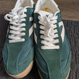 Green and White Women's Tretor Sneakers